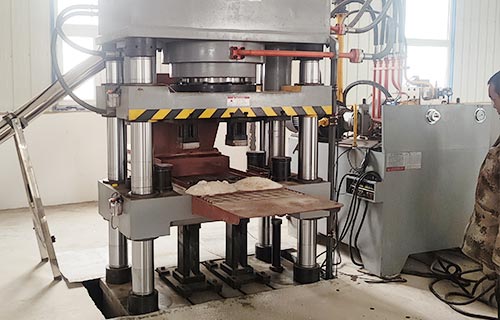 630噸牛羊舔磚液壓機-5公斤鹽磚機